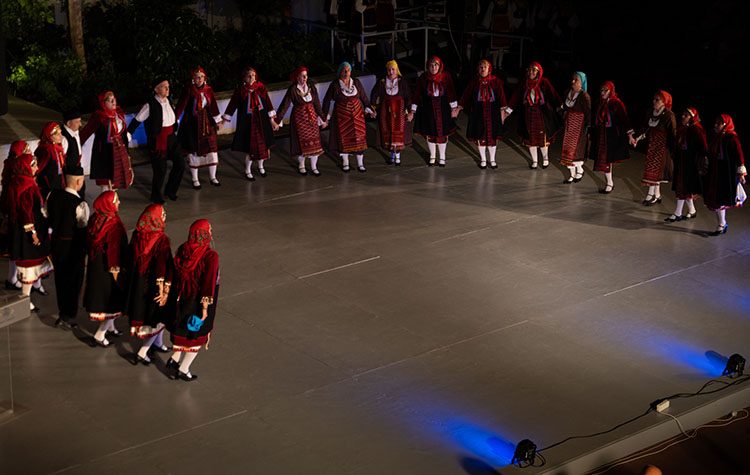 «Τροβαδούροι Κηφισιάς» & «Σεργιάνι στην παράδοση»: Δύο μοναδικές βραδιές στο Αίθριο του Δημαρχείου