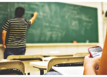 Κινητά στα σχολεία: Ιταλία, όπως Ελλάδα