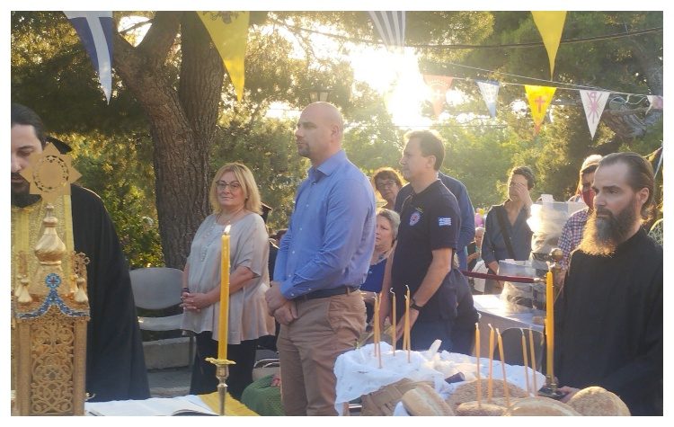 Με λαμπρότητα ο εορτασμός της Αγίας Τριάδος στη ΔΚ Πεντέλης