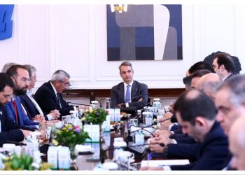 Συνάντηση Μητσοτάκη – περιφερειαρχών: «Στοίχημα» το ΕΣΠΑ, «αγκάθι» οι αρμοδιότητες