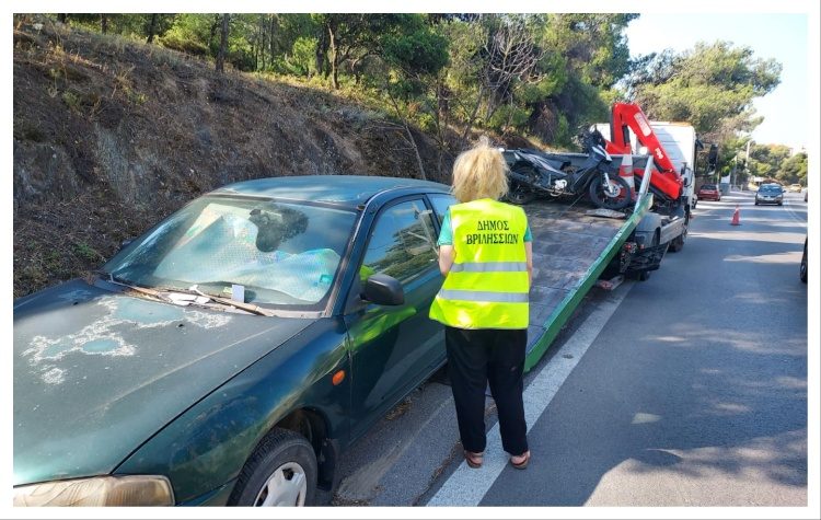 Συνεχίζεται η περισυλλογή εγκαταλελειμμένων οχημάτων από το οδικό δίκτυο των Βριλησσίων