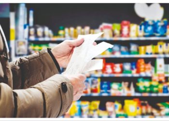 Οικονομία: Η ακρίβεια καλά κρατεί