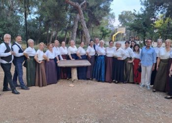 Χόρεψε στα Μέγαρα η ομάδα παραδοσιακού χορού του Δήμου