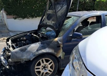 Φωτιά σε σταθμευμένο όχημα στο Ηράκλειο