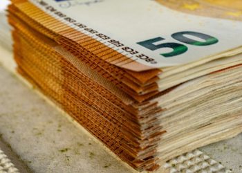 Σύλληψη για απάτη 800.000 ευρώ σε βάρος του Δημοσίου