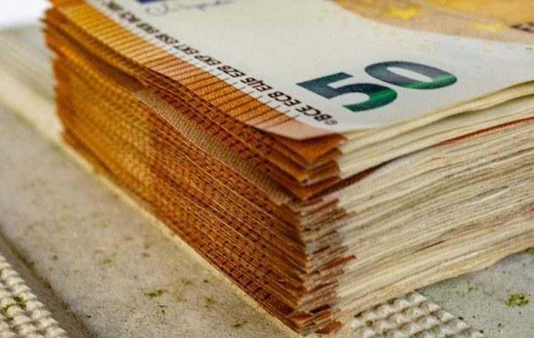 Σύλληψη για απάτη 800.000 ευρώ σε βάρος του Δημοσίου