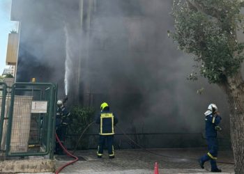 Υπό έλεγχο η φωτιά στο νοσοκομείο Metropolitan (Bίντεο-Φωτογραφίες)