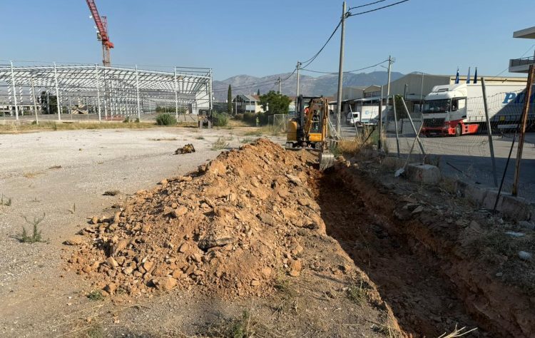 Ξεκίνησε η διαπλάτυνση της οδού Υακίνθων στη Λυκόβρυση