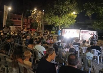 «Οι καλοκαιρινές διακοπές του Καραγκιόζη» – Μια αξέχαστη βραδιά στην Πλατεία Νησίδας