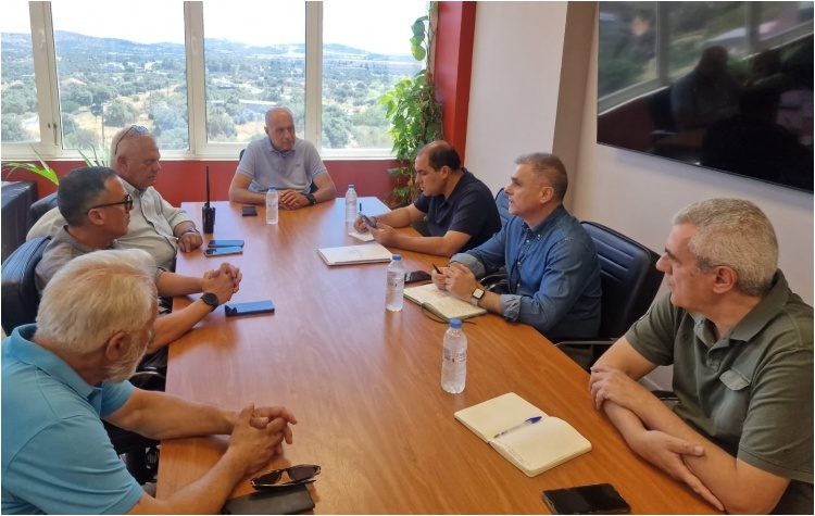 Αυτοψία του υφυπουργού Πολιτικής Προστασίας και Κλιματικής Κρίσης Κ. Κατσαφάδου σε καμένες εκτάσεις της Αν. Αττικής