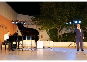 Αφιέρωμα στον Τώνη Μαρούδα στην Κηφισιά: Μια νοσταλγική βόλτα πίσω στον χρόνο