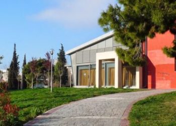 Ανοιχτή κλιματιζόμενη αίθουσα για τους πολίτες στο πάρκο «Μ. Θεοδωράκης»