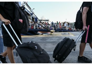 Μεγάλη η έξοδος του Δεκαπενταύγουστου- Αυξημένη η κίνηση στο λιμάνι του Πειραιά