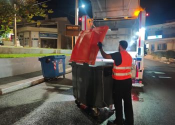 Δήμος Ωρωπού: Παρουσία Δημάρχου ο καθαρισμός των κάδων απορριμμάτων στον Αυλώνα