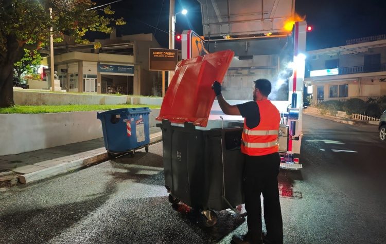 Δήμος Ωρωπού: Παρουσία Δημάρχου ο καθαρισμός των κάδων απορριμμάτων στον Αυλώνα