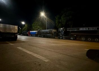 Ο Δήμος ενημέρωσε για τα φορτηγά στη γέφυρα της Βαρυμπόμπης