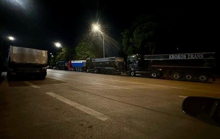 Ο Δήμος ενημέρωσε για τα φορτηγά στη γέφυρα της Βαρυμπόμπης