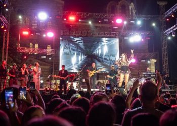 Στέλιος Ρόκκος και Έλενα Παπαρίζου ξεσήκωσαν το κοινό της Μεταμόρφωσης!