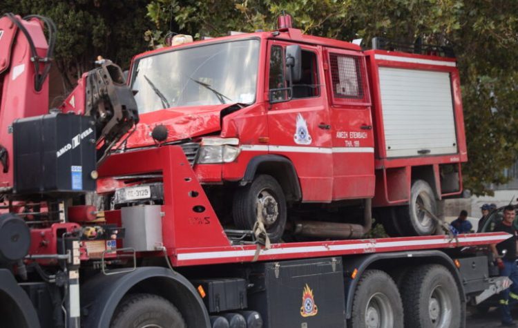 Τροχαίο με πυροσβεστικό όχημα στη Νέα Χαλκηδόνα – Ένας τραυματίας