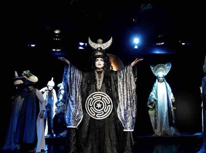 Η παράσταση «Ελευσίνια Μυστήρια» στο Κατράκειο Θέατρο Νίκαιας στο πλαίσιο των εορτασμών για τα 80 χρόνια της UNESCO