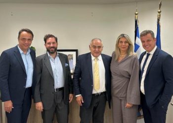 Συνάντηση με το βλέμμα στην προβολή του Διονύσου