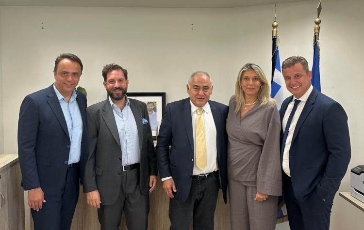 Συνάντηση με το βλέμμα στην προβολή του Διονύσου