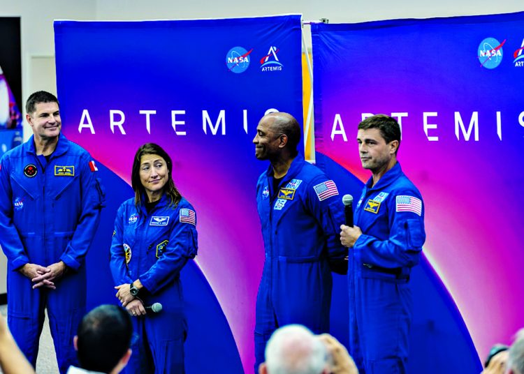 NASA: Από τη γη στη σελήνη