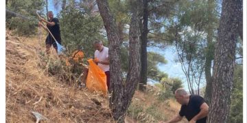 Πραγματοποιήθηκε εθελοντικός καθαρισμός στον λόφο του Προφήτη Ηλία