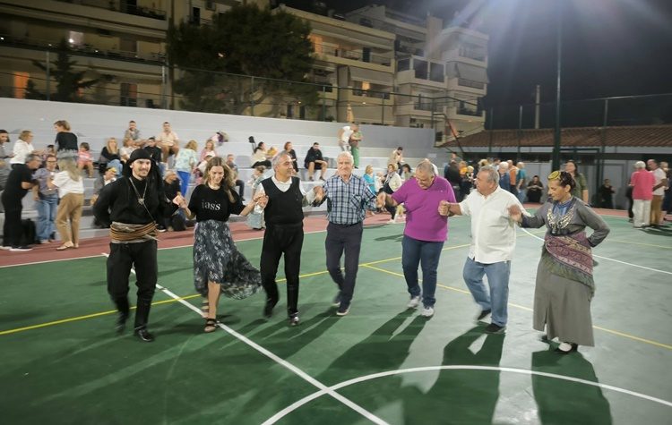 Η γειτονιά… χόρεψε, στο ανακαινισμένο Γήπεδο μπάσκετ της Πλατείας Κυθήρων!