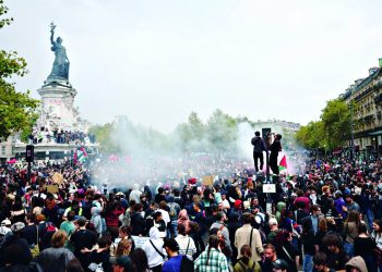 Γαλλία: Σε διαρκή πολιτικό και κοινωνικό αναβρασμό