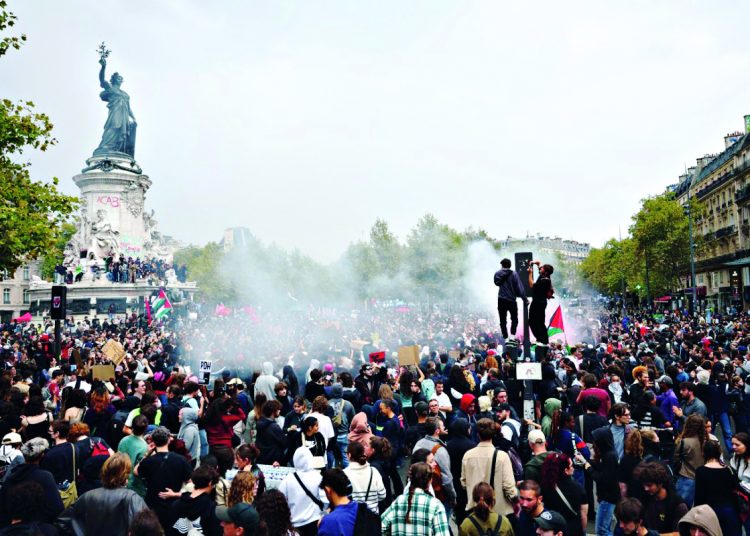 Γαλλία: Σε διαρκή πολιτικό και κοινωνικό αναβρασμό
