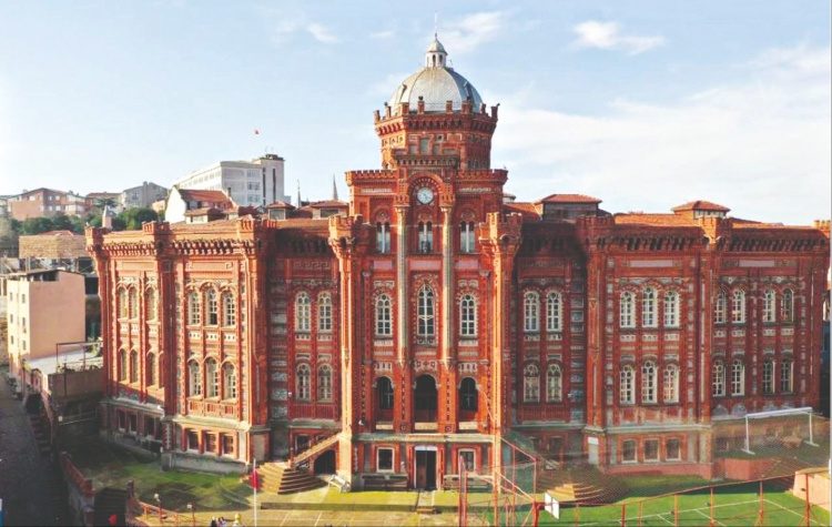 Η Μεγάλη του Γένους Σχολή και η σιωπή των θρανίων