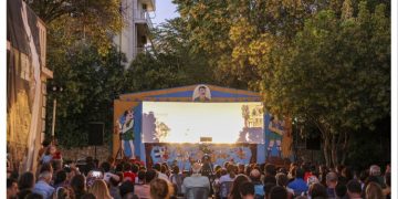 Πρεμιέρα για τον Καραγκιόζη και την παρέα του στο γεμάτο προαύλιο του Σπαθάρειου Μουσείου