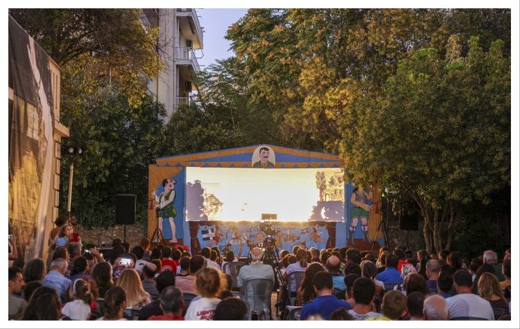 Πρεμιέρα για τον Καραγκιόζη και την παρέα του στο γεμάτο προαύλιο του Σπαθάρειου Μουσείου