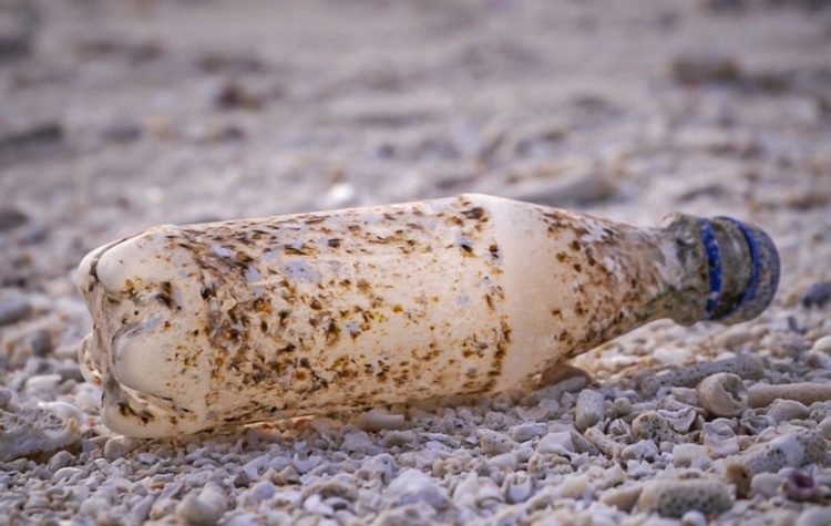  H Οικολογική Συμμαχία για την πλαστική ρύπανση: «Τα πλαστικά τρέφουν τα λόμπι!»