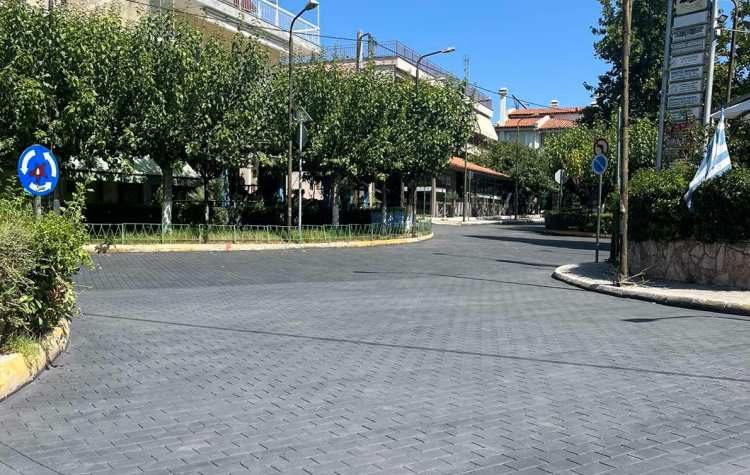 Άλλαξε όψη η κεντρική πλατεία Άνοιξης