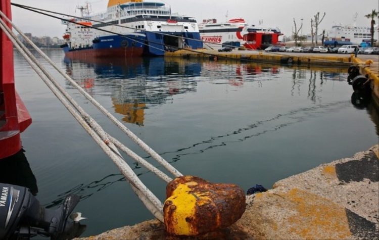 Δεμένα τα πλοία στα λιμάνια λόγω 24ωρης απεργίας – Δείτε πότε είναι