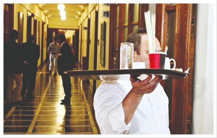 Βουλή: Ακρίβεια και στο κυλικείο