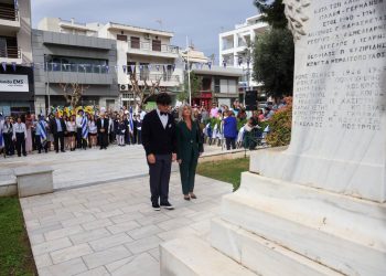 Μαθητές και φορείς του Αμαρουσίου απέτειναν φόρο τιμής στους ήρωες του «Έπους του ’40»
