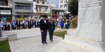 Μαθητές και φορείς του Αμαρουσίου απέτειναν φόρο τιμής στους ήρωες του «Έπους του ’40»