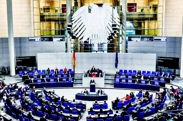 Γερμανία: Τριγμοί για τη θητεία