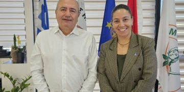 Συνάντηση του Νίκου Μπάμπαλου με την Μαργαρίτα Βάρσου στο Ηράκλειο