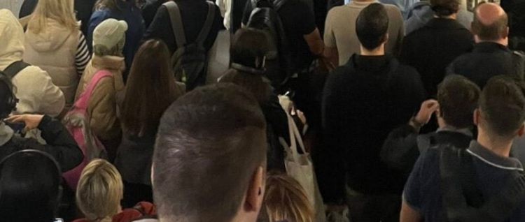 Περιμένοντας…