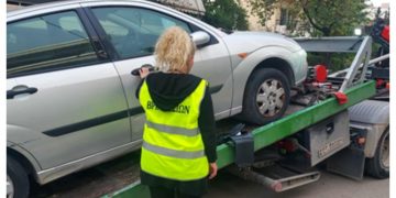 Συνεχίζεται η περισυλλογή εγκαταλελειμμένων αυτοκινήτων από τους δρόμους των Βριλησσίων