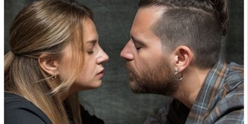 «Η Ομολογία της 4ης Ιανουαρίου» έρχεται στο θέατρο Μικρό Γκλόρια από 13/10