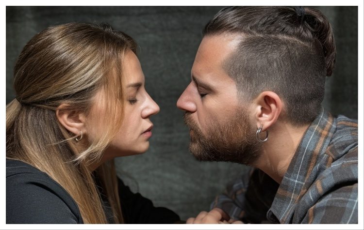 «Η Ομολογία της 4ης Ιανουαρίου» έρχεται στο θέατρο Μικρό Γκλόρια από 13/10