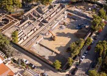 «Μπήκαν» μπουλντόζες στο Δημοτικό Κολυμβητήριο
