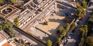 «Μπήκαν» μπουλντόζες στο Δημοτικό Κολυμβητήριο