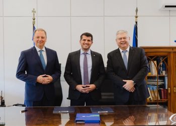 Τρία σύγχρονα πυροσβεστικά οχήματα από τη HELLENiQ ENERGY στον Σ.Π.Α.Π.