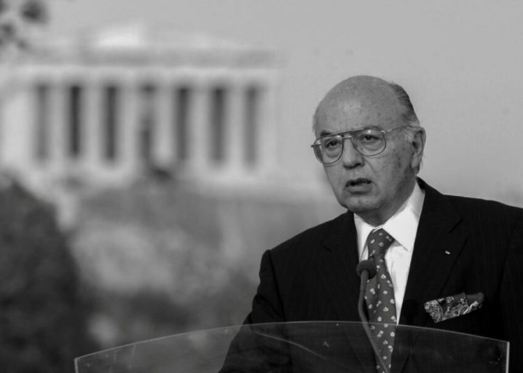 Έφυγε από τη ζωή ο Λάμπης Νικολάου